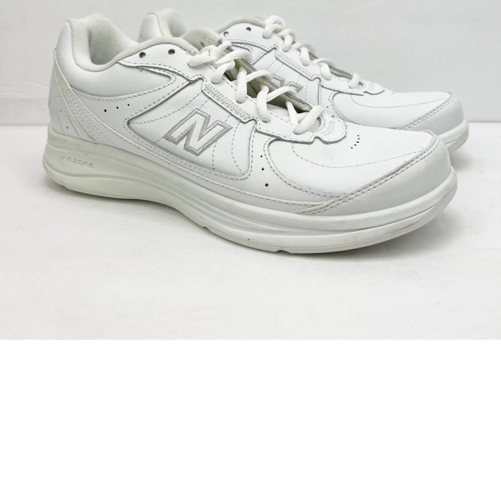 New balance tennis shoes